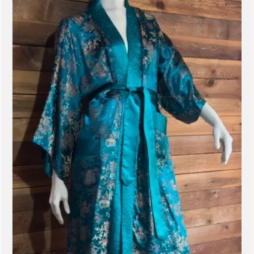 Vintage Longevity  color green
BROCADE LINED SIZE XL KIMONO